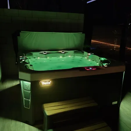 Дом отдыха Breeze Jacuzzi House