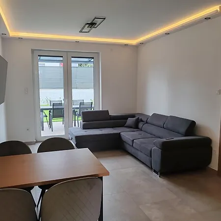Breeze Jacuzzi House