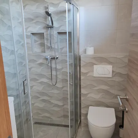 Breeze Jacuzzi House Дом отдыха *