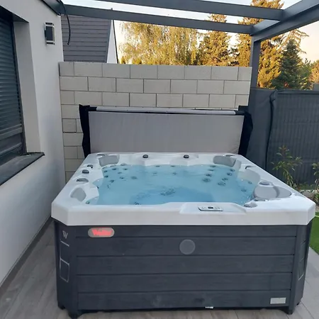Breeze Jacuzzi House *
